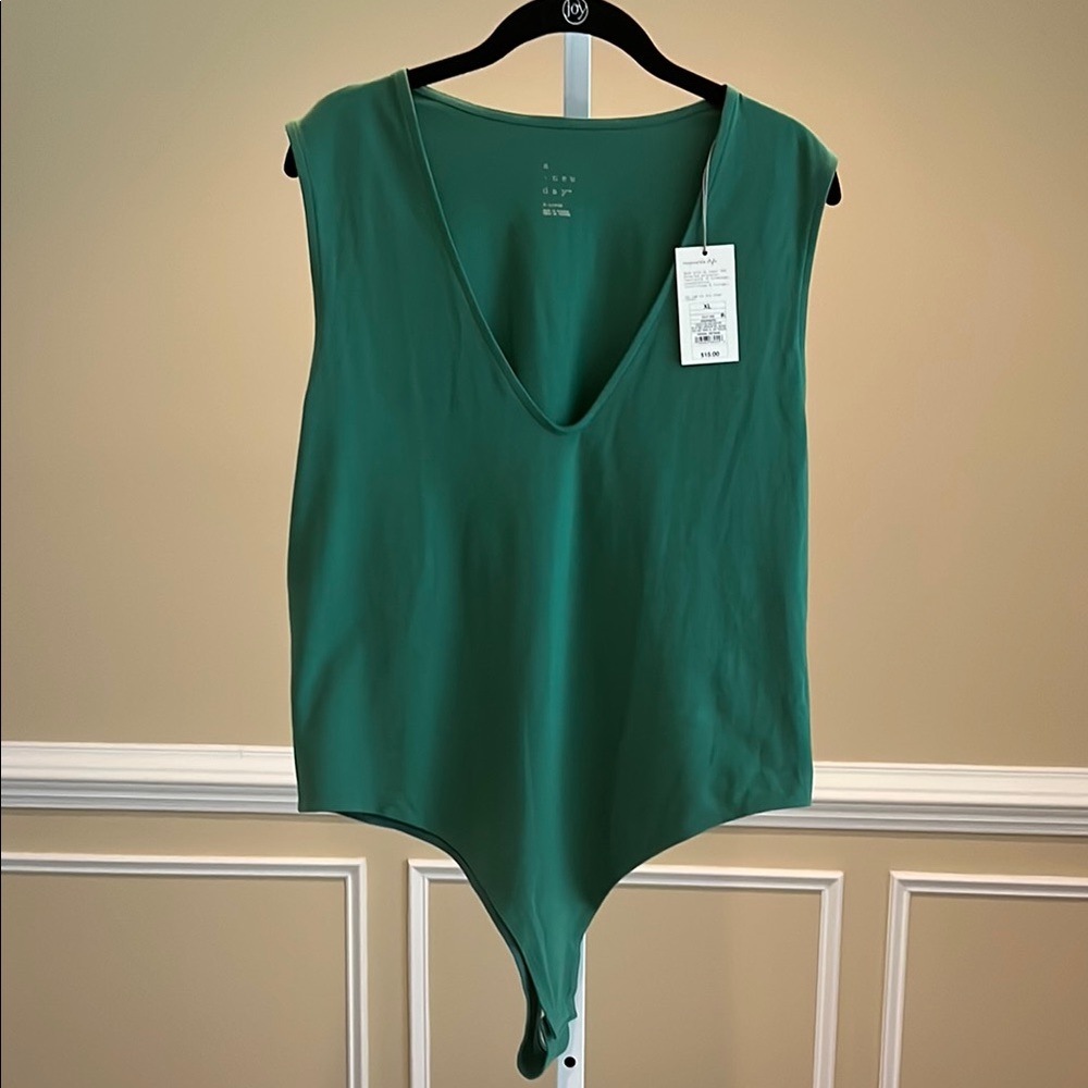 A New Day Sleeveless V-Neck Green Bodysuit Size XL